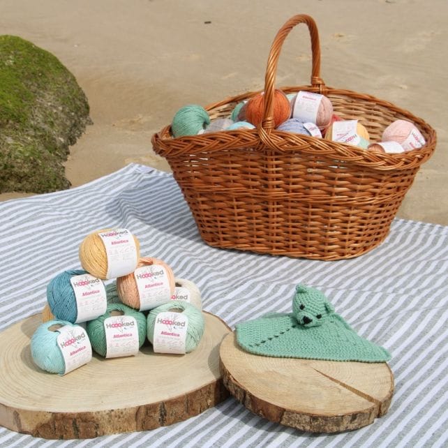 DIY Haakpakket Knuffeldoekje Beer Bo – Sage Green - Afbeelding 3